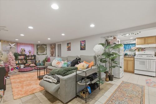 garden-3727 N Bosworth Ave, Chicago, IL, 60613-7080 | Card Image