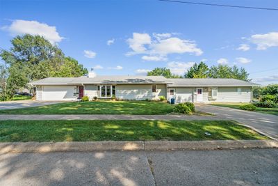 607 S 4th Street, Home with 6 bedrooms, 2 bathrooms and null parking in Knoxville IA | Image 1