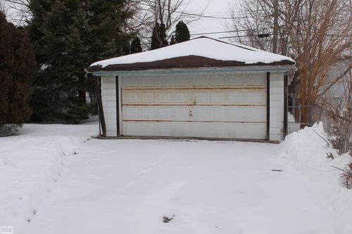 18567 Woodside Road, Harper Woods, MI, 48225 | Card Image