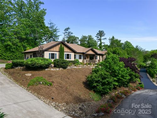 110 Village Pointe Ln, Asheville, NC, 28803-2787 | Card Image