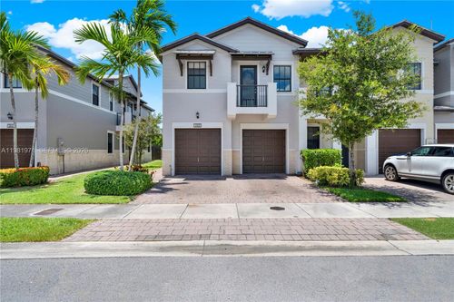 0-5880 Nw 104th Path, Doral, FL, 33178-2616 | Card Image