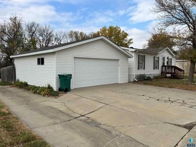 901 Mallard Pl, House other with 3 bedrooms, 1 bathrooms and null parking in Sioux Falls SD | Image 2