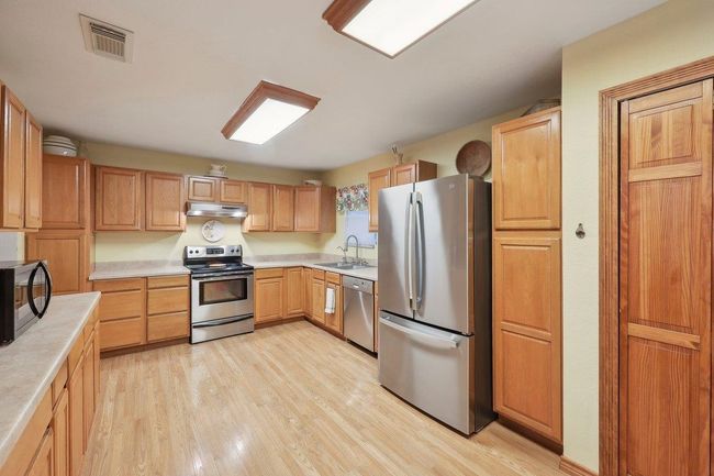 3 - 13872 Shellhammer Rd, House other with 4 bedrooms, 2 bathrooms and null parking in Winnie TX | Image 12