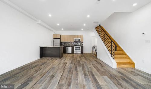 apt-b2-300 N Budd St, PHILADELPHIA, PA, 19104-5850 | Card Image