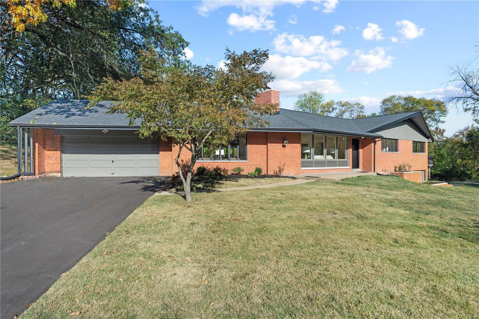 Briarwood Dr, Saint Louis, MO 63124