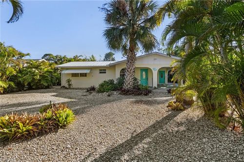 3757 Tropical Point Dr, ST. JAMES CITY, FL, 33956-2567 | Card Image
