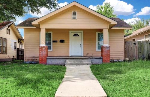 3303 Illinois St, Baytown, TX, 77520-5921 | Card Image