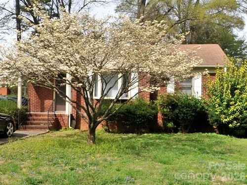 1632 Madison Ave, Charlotte, NC, 28216-5439 | Card Image