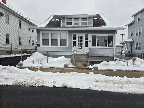 28 Privet St, Pawtucket, RI, 02860-1717 | Card Image