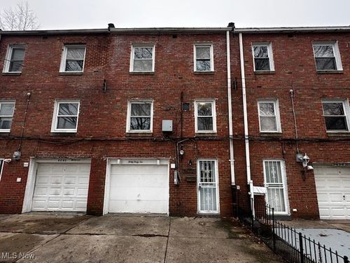 4042 Northfield Road, Highland Hills, OH, 44122 | Card Image