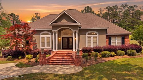 28 W Lake Rd, Hattiesburg, MS, 39402-7756 | Card Image