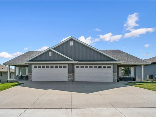 3602 Bluebird Dr Sw, Cedar Rapids, IA, 52404-2067 | Card Image