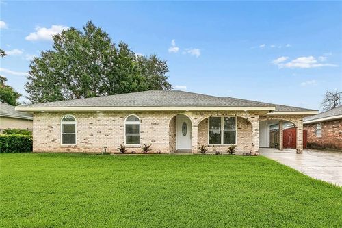 5060 Woodcrest Drive, Marrero, LA, 70072 | Card Image