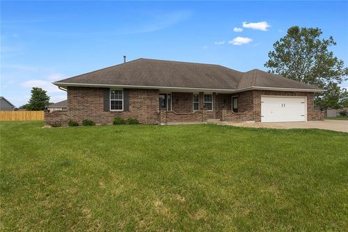 700 Mount Hope Cir, Odessa, MO, 64076-1633 | Card Image