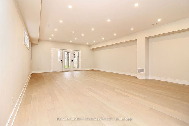 1046 Roosevelt Rd, House attached with 5 bedrooms, 6 bathrooms and 2 parking in Mississauga ON | Image 13