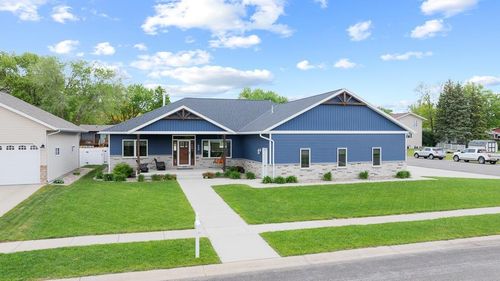 600 Elizabeth St, Marshall, MN, 56258-2354 | Card Image