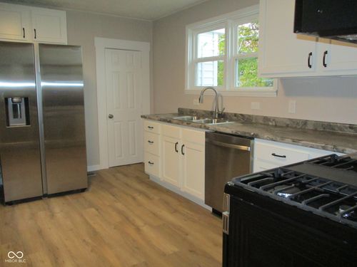 621 N Main St, Linden, IN, 47955-8062 | Card Image