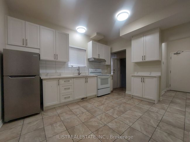 222 Athol St E, House other with 5 bedrooms, 3 bathrooms and 6 parking in Oshawa ON | Image 5
