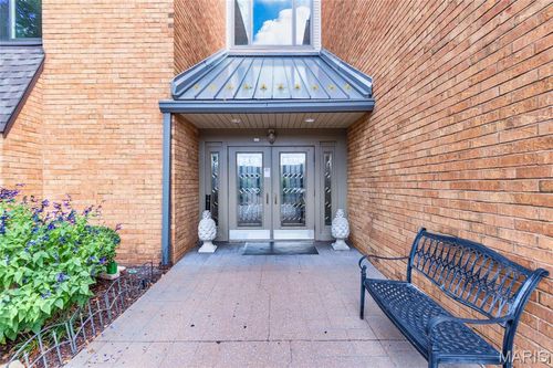 unit-317-950 E Rue De La Banque, Saint Louis, MO, 63141-5166 | Card Image