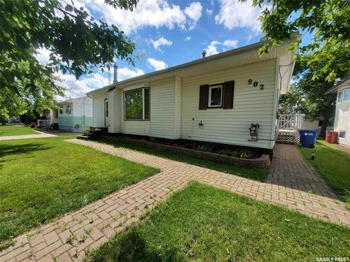 902 Francis St, Grenfell, SK, S0G2B0 | Card Image