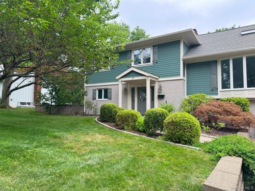 7 Country Ridge Dr, Rye Brook, NY, 10573-7043 | Card Image