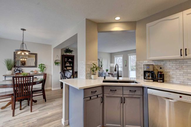 76 Somerside Grove Sw, House other with 3 bedrooms, 4 bathrooms and 4 parking in Calgary AB | Image 11