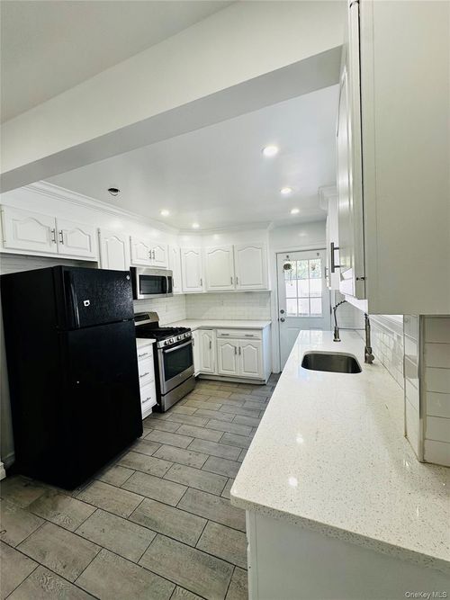 1-4 Villus Ave, New Rochelle, NY, 10801-6837 | Card Image
