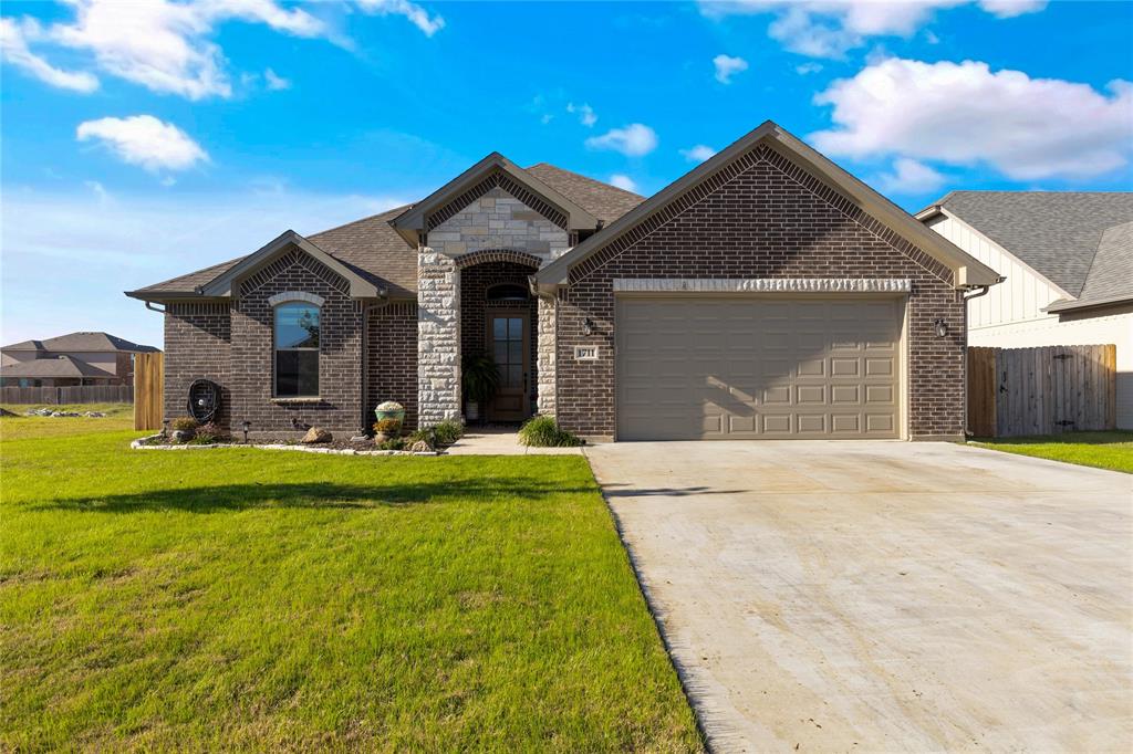 1711 Lakeway Drive, For Sale in Cleburne Zoocasa