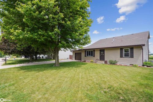301 Maple Ave, Nevada, IA, 50201-2525 | Card Image
