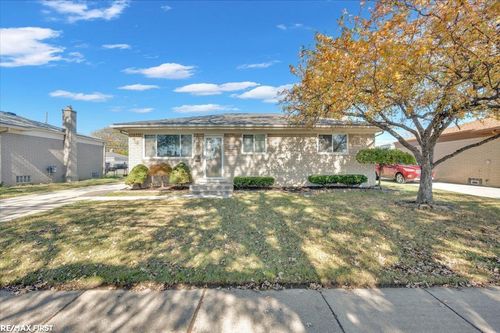 15797 Common Rd, Roseville, MI, 48066-5901 | Card Image