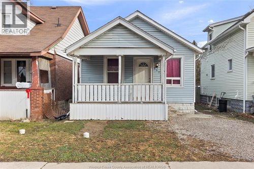 {{alt}} | Card Image