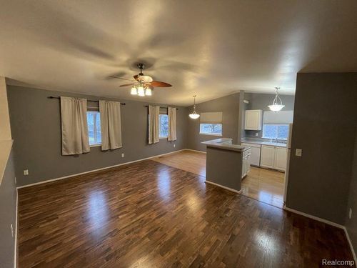 1079 River Ridge Cir, Grand Blanc, MI, 48439-8047 | Card Image