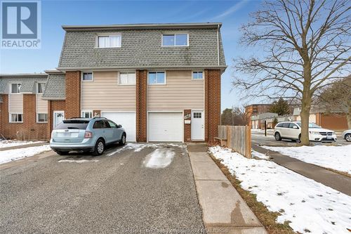 2601 Vine Crt, Windsor, ON, N8T2X4 | Card Image