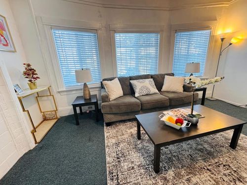 2737 12th Ave, Oakland, CA, 94606-2738 | Card Image