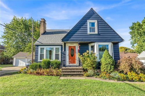 15861 Glenridge Ave, Middleburg Heights, OH, 44130-5433 | Card Image