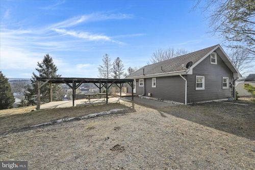 1881 Running Deer Dr, AUBURN, PA, 17922-9335 | Card Image