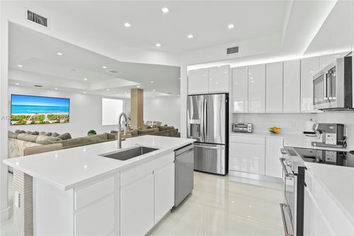 3188 Ne 211th Ter, Aventura, FL, 33180-3686 | Card Image
