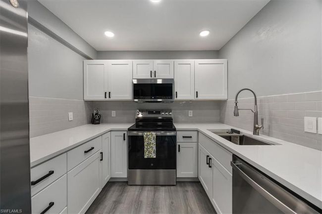 13405 Fox Chapel Ct, Condo with 2 bedrooms, 2 bathrooms and null parking in FORT MYERS FL | Image 6