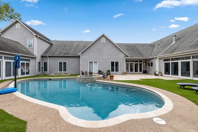 305 S Madison St, House other with 6 bedrooms, 7 bathrooms and 4 parking in La Grange TX | Image 4