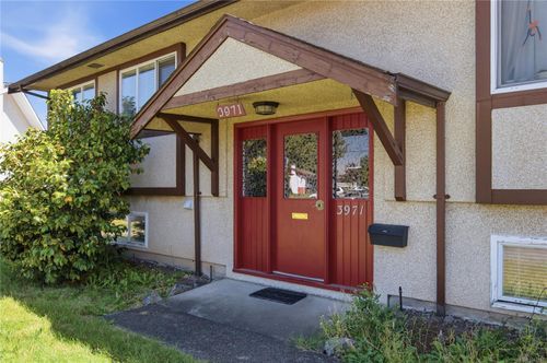 3971 Cedarwood St, Victoria, BC, V8N3N3 | Card Image