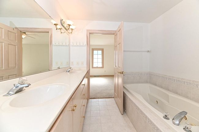 B - 540 Mc Aurther Lane, Condo with 2 bedrooms, 2 bathrooms and null parking in Brookfield WI | Image 9