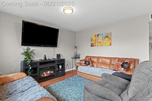 30546 Townley St, Madison Heights, MI, 48071-5221 | Card Image