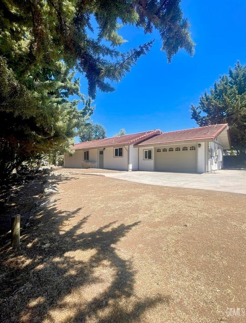 17660 Arlington Pl, Tehachapi, CA, 93561 | Card Image