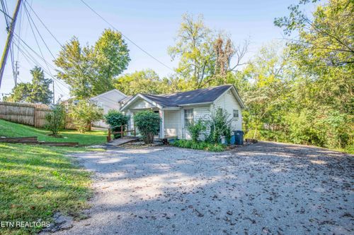 705 W Inskip Dr, Knoxville, TN, 37912-3906 | Card Image