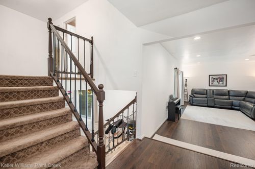 6545 Post Oak Dr, West Bloomfield, MI, 48322-3831 | Card Image