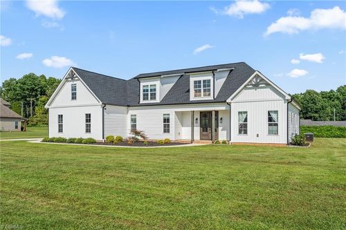 213 Deerwood Dr, Lexington, NC, 27295-7608 | Card Image