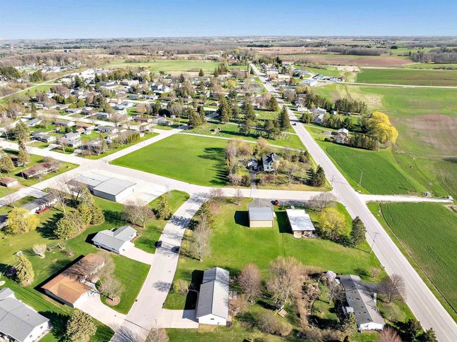 209 Redwood Lane, House other with 4 bedrooms, 3 bathrooms and null parking in FRANCIS CREEK WI | Image 39