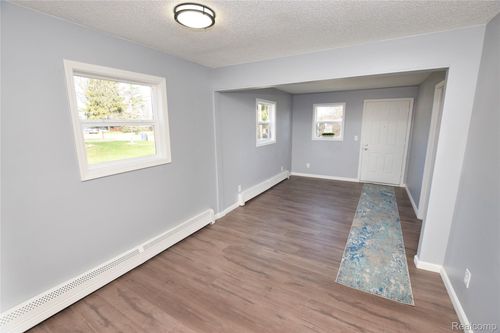 2390 E Boatfield Ave, Burton, MI, 48529-2314 | Card Image