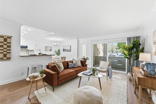 e-3859 Thorncroft Lane, Inglewood, CA, 90305 | Card Image