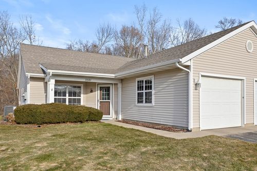 3321 Clear Vista Ct Ne, Grand Rapids, MI, 49525-9481 | Card Image